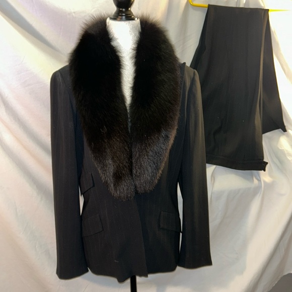 Real fur lapel removable from this stunning pant suit! - Picture 1 of 4